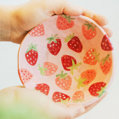 April | Gingham Berry Platter